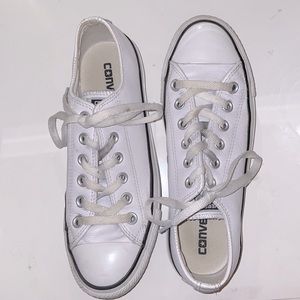 White converse low rise